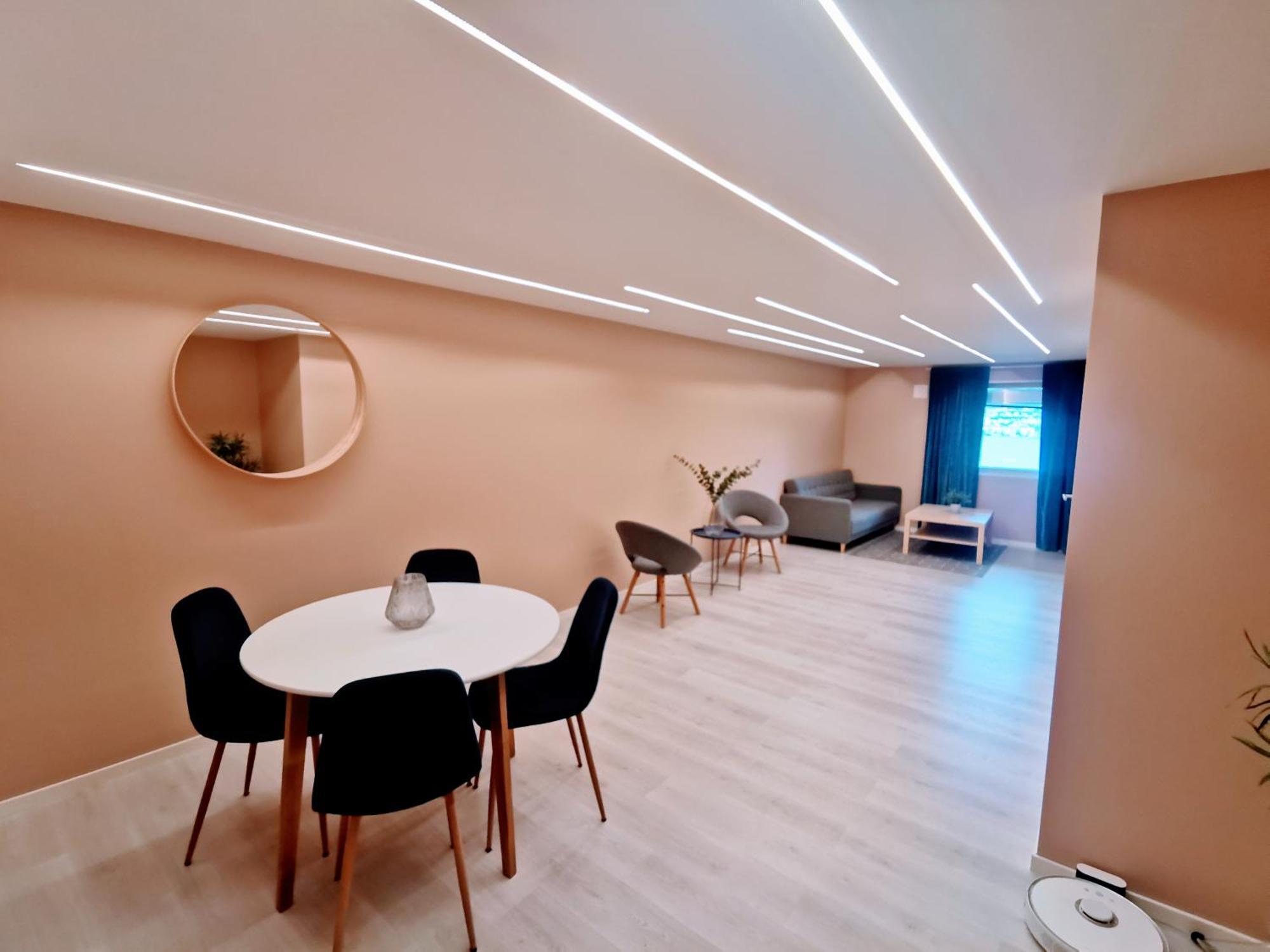 Stunning Views & Location In Appartement